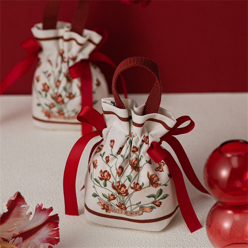 Праздничная холщовая сумка с цветами
Праздничная холщовая сумка с цветами