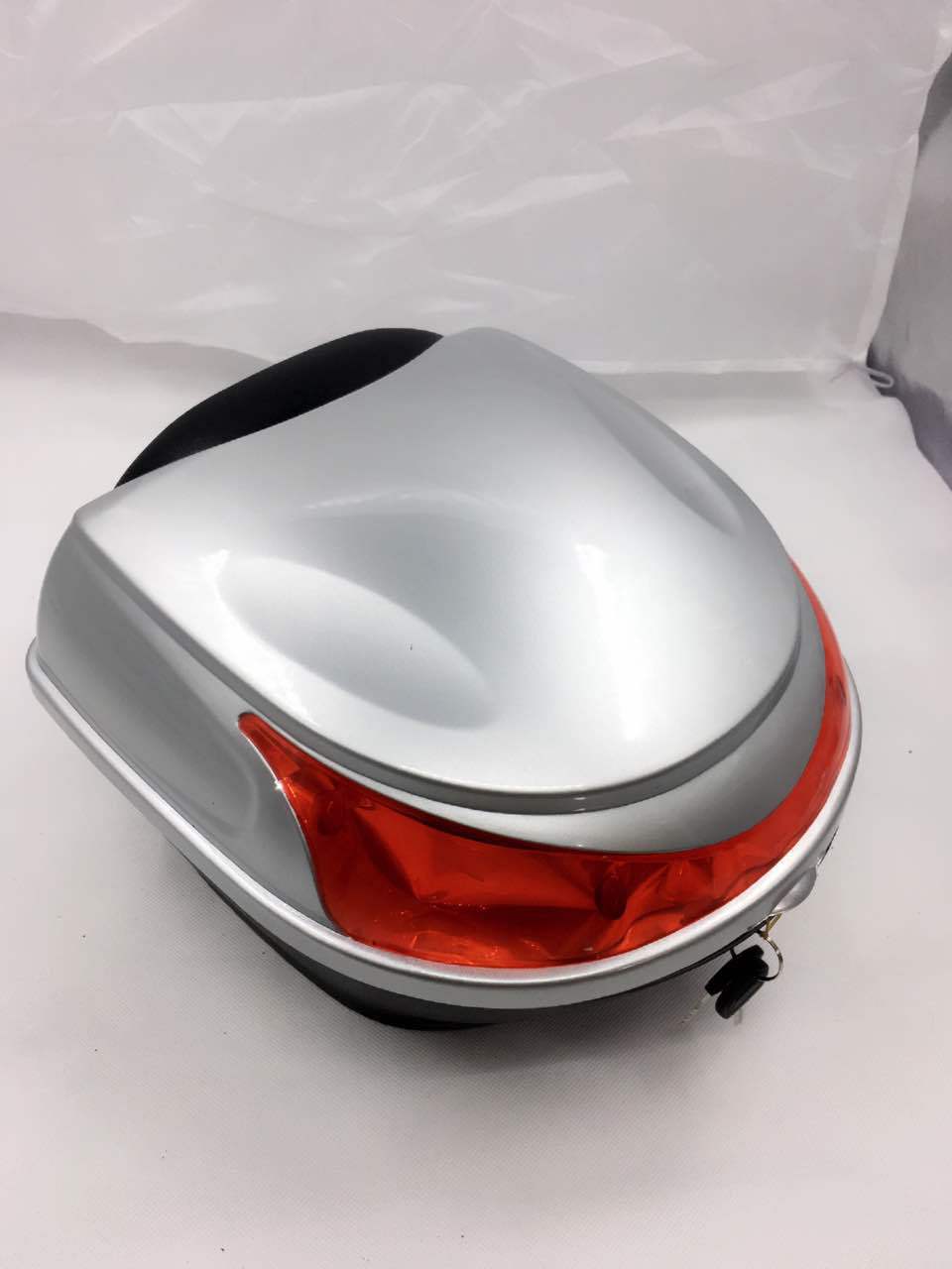 Ящик для инструментов для мотоцикла, задний ящик для скутера, багажника, верхний замок для багажа, внешний свет со светоотражающей лампой 
Ящик для инструментов для мотоцикла, задний ящик для скутера, багажника, верхний замок для багажа, внешний свет со светоотражающей лампой