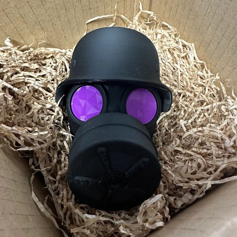 Крышка сцепного устройства прицепа со стальным шлемом и противогазом. Крышка шара сцепного устройства прицепа с 3D-принтом предотвращает ржавчину трубки приемника.
Крышка сцепного устройства прицепа со стальным шлемом и противогазом. Крышка шара сцепного устройства прицепа с 3D-принтом предотвращает ржавчину трубки приемника.