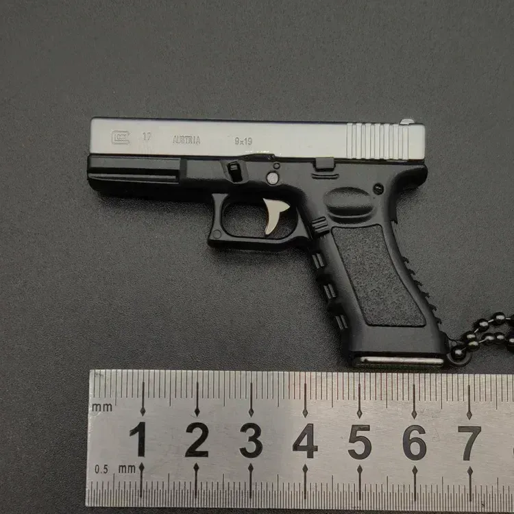 

Металлический брелок G17 1:3