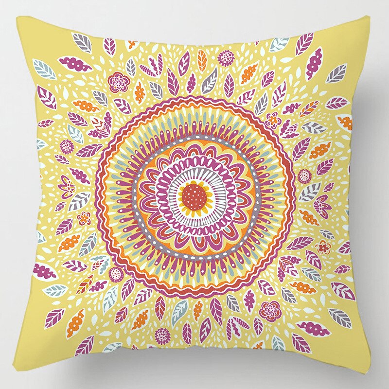 

Плюшевая подушка с принтом банданы 45x45 см