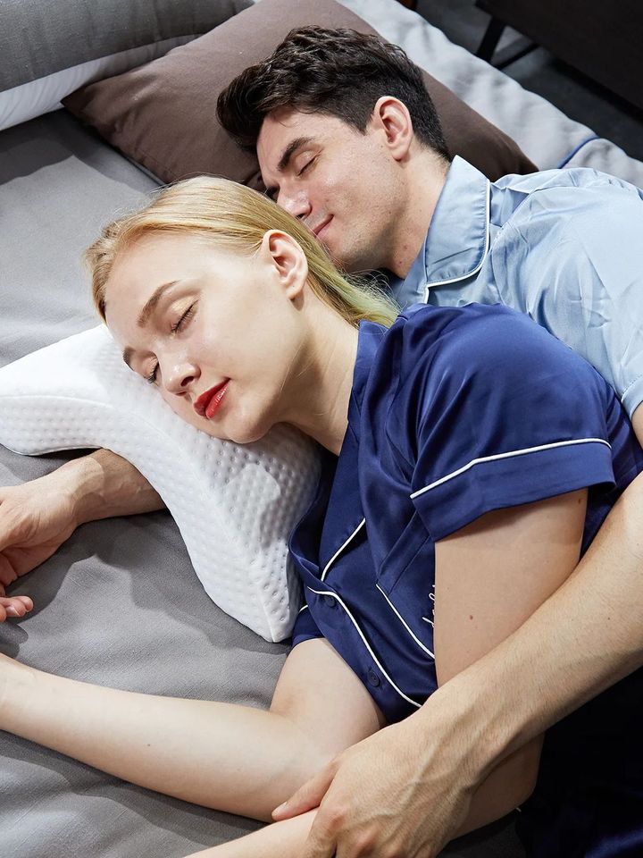 

Дорожная подушка из memory foam