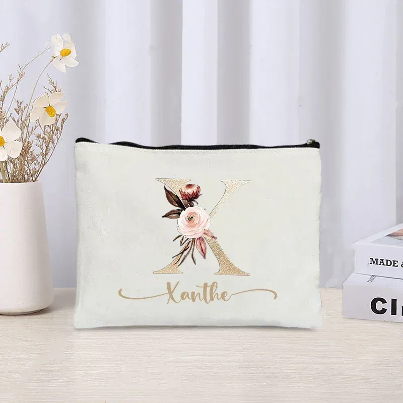 

Канвасная сумка для макияжа с именем