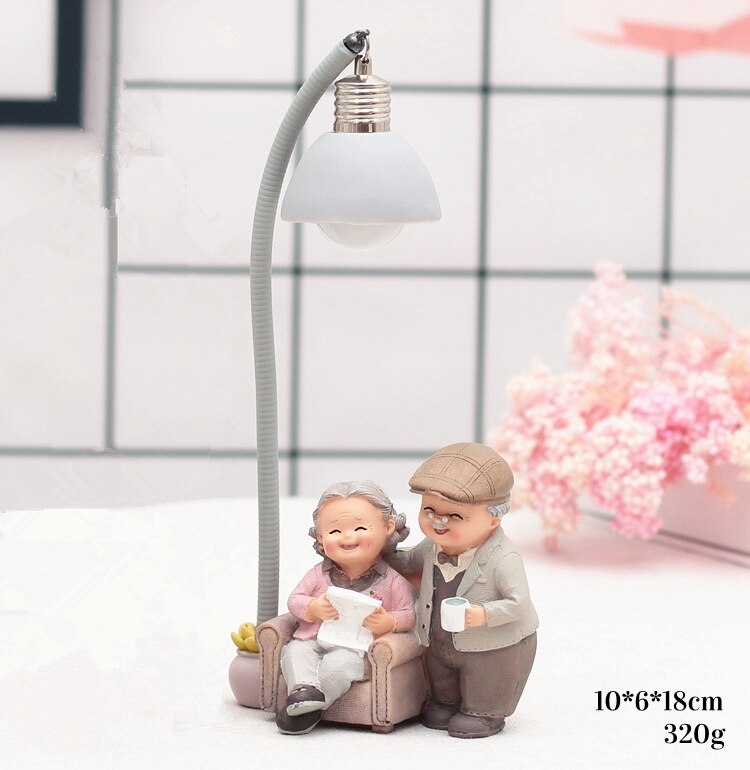 

Мини фигурки бабушки и дедушки из канифоли