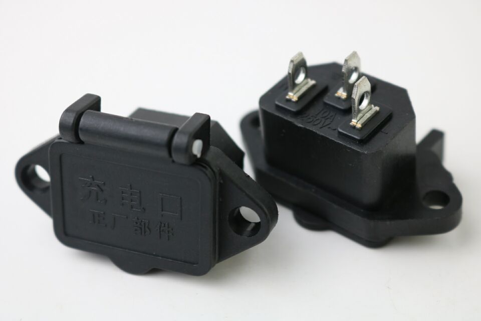 

Штепсельная вилка 3P IEC 320 C14