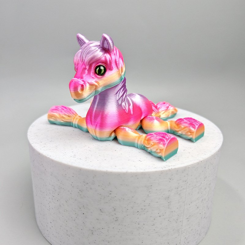 

Миниатюрная 3D-лошадка из пластика