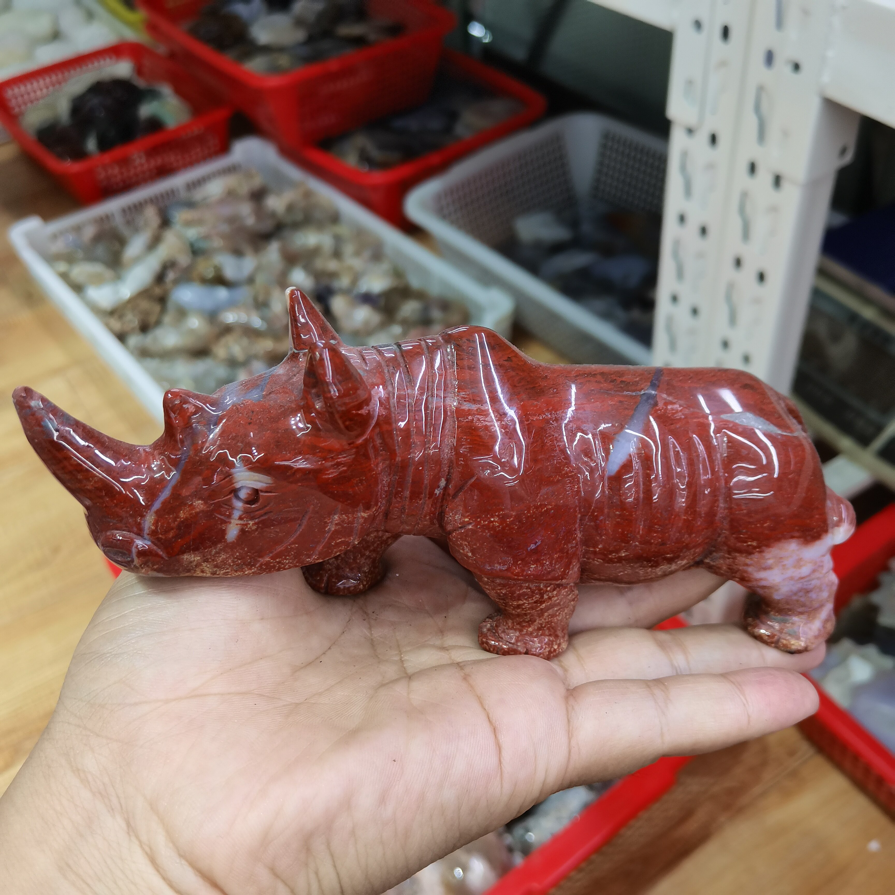 

Фигурка из яшмы носорог