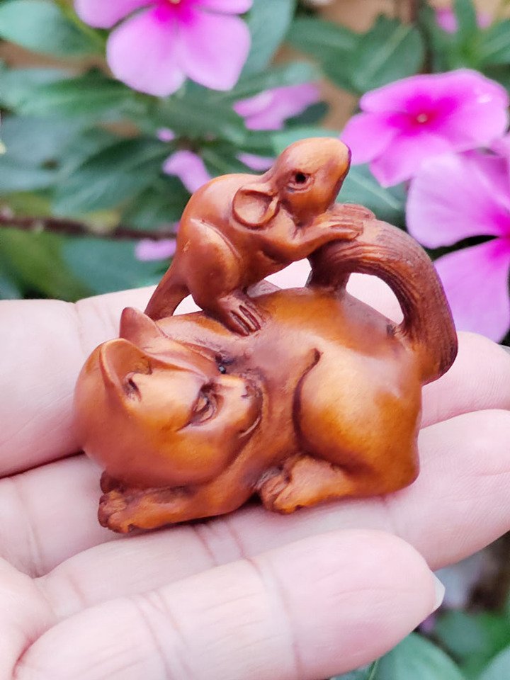 

Резная фигурка из самшита "Мышь и кошка"