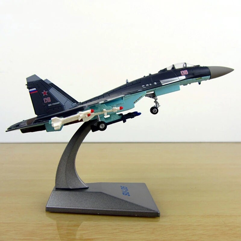 

Модель самолета Су-35 1/144