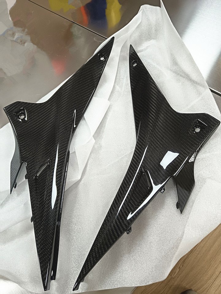 

Motorcycle Radiator Side Panels Carbon Fiber for Aprilia RSV4 2009-2020 Tuono V4 2011-2020