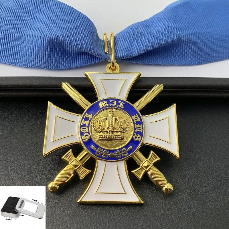 

Винтажная металлическая брошь с крестом