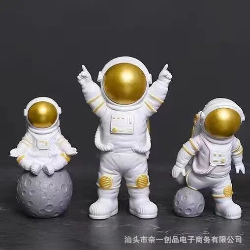 

MOONBIFFY Фигурка космонавта из смолы