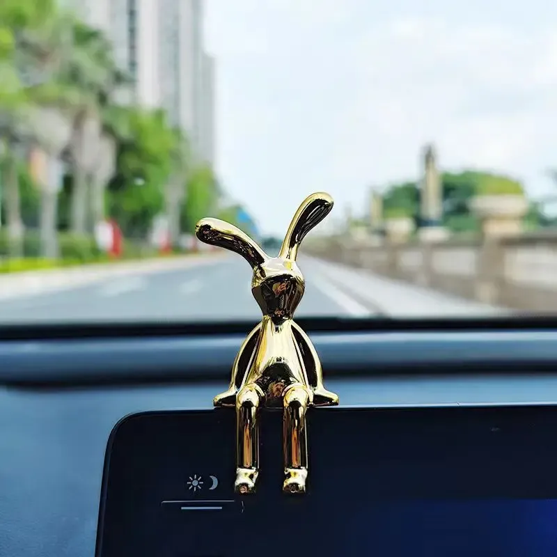 

Пластиковый кролик для салона автомобиля