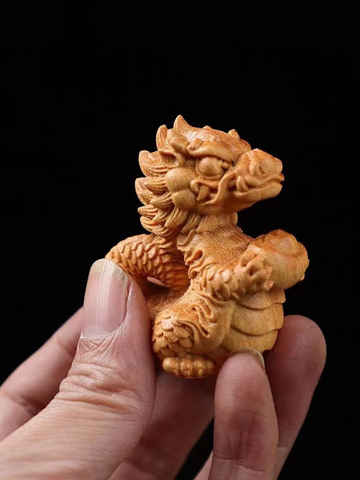 

Деревянная статуэтка дракона WOODKIRIN