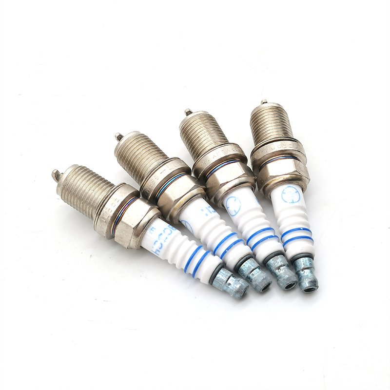 

4 шт. оригинальные свечи зажигания для Mercedes-Benz W169 W245 W202 W124 W210 A 0031596803
