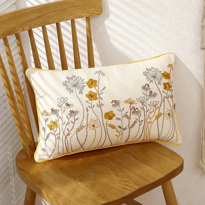 

Декоративная наволочка с цветочной вышивкой Polyester/cotton 45x45 см / 30x50 см