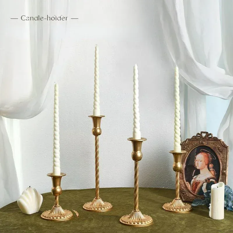 

Золотые спиральные подсвечники Lazzy house