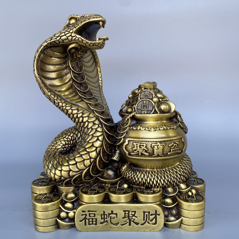 

Скульптура Cobra из меди