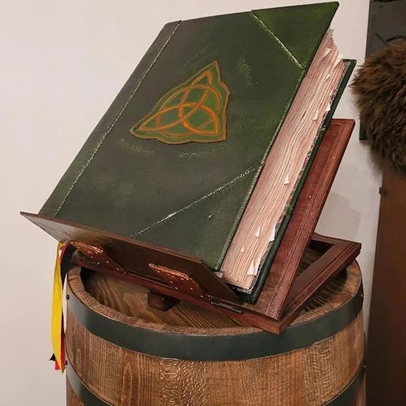 

Книга теней Spellbooks 350 страниц