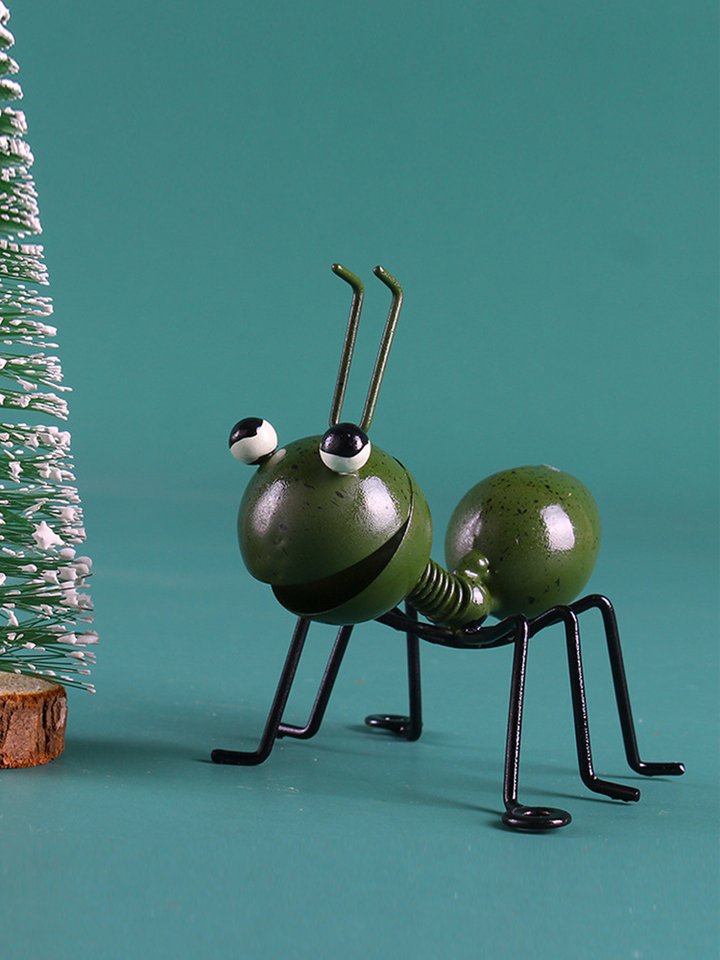 

Статуэтка муравья из металла