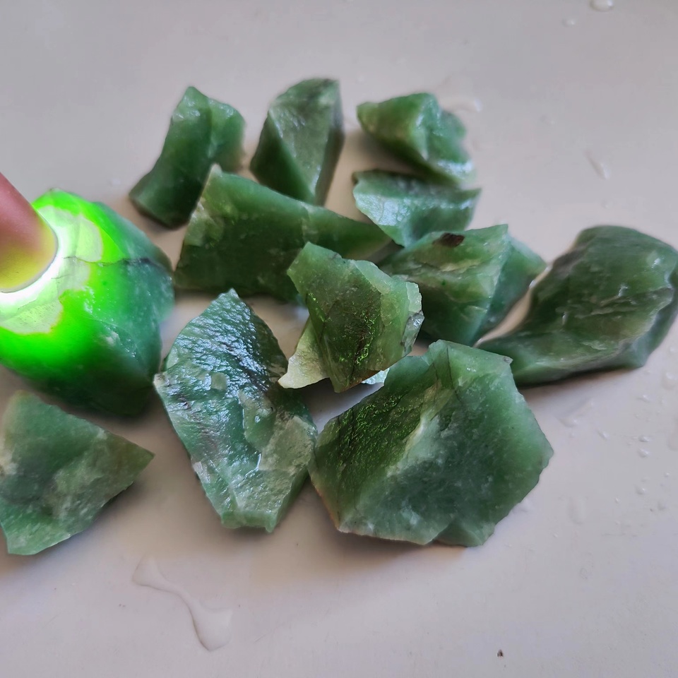 

Нефритовые камни Dulong Jade Зелёный