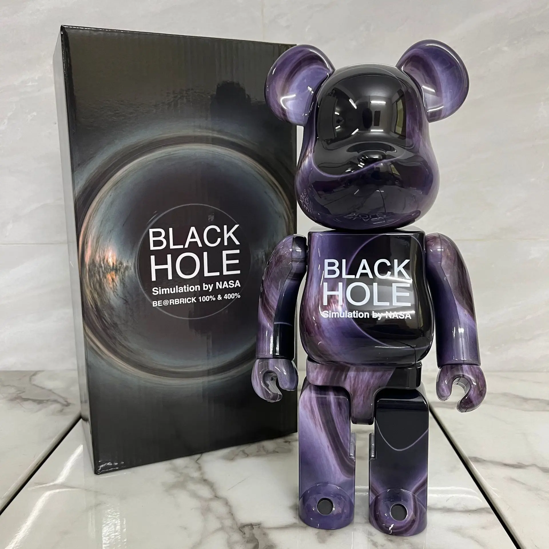 

Bearbrick статуэтка Черная дыра Medicom 28 см