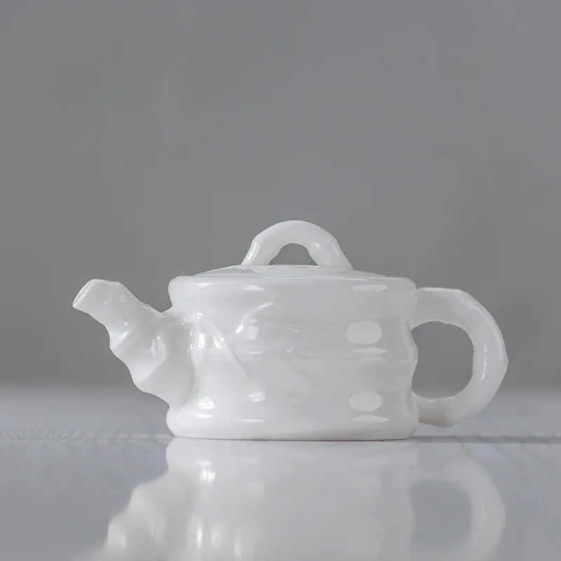 

Белый фарфоровый чайник TieGuanYin