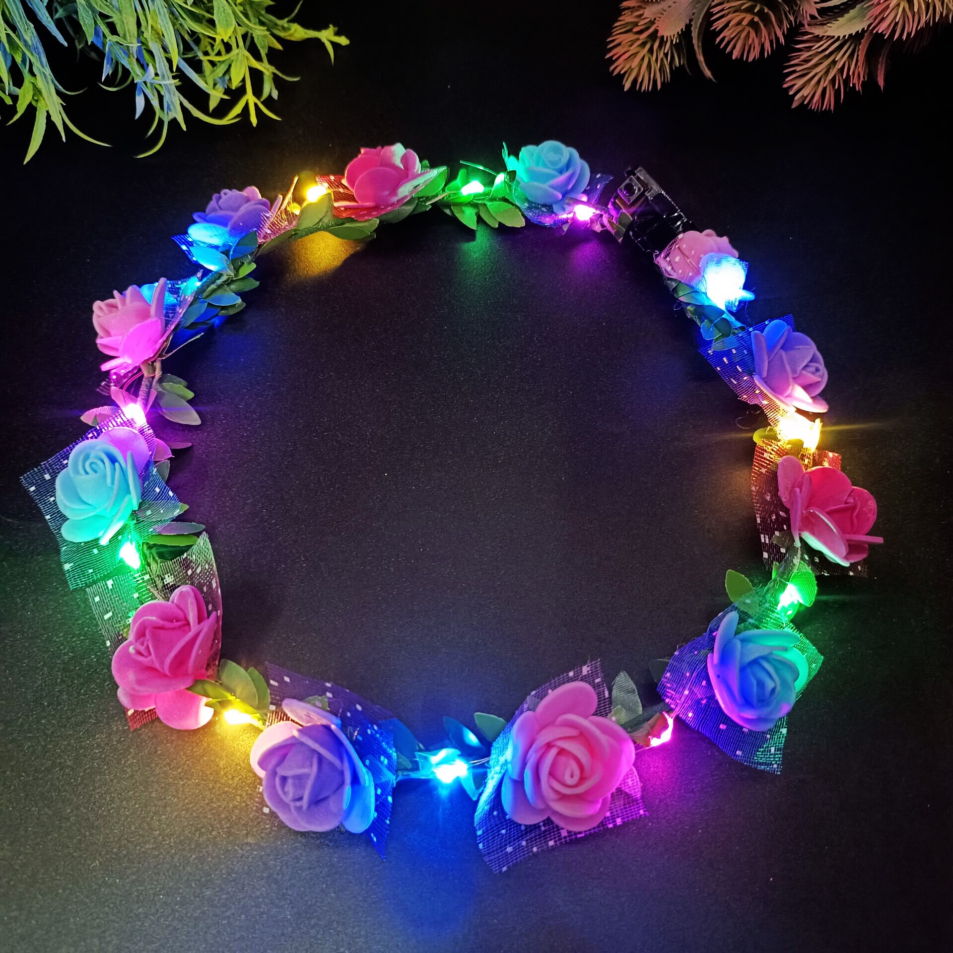 

Светящийся цветочный венок LED