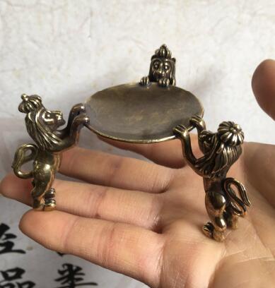 

Бронзовая статуя кошки, льва, ангела