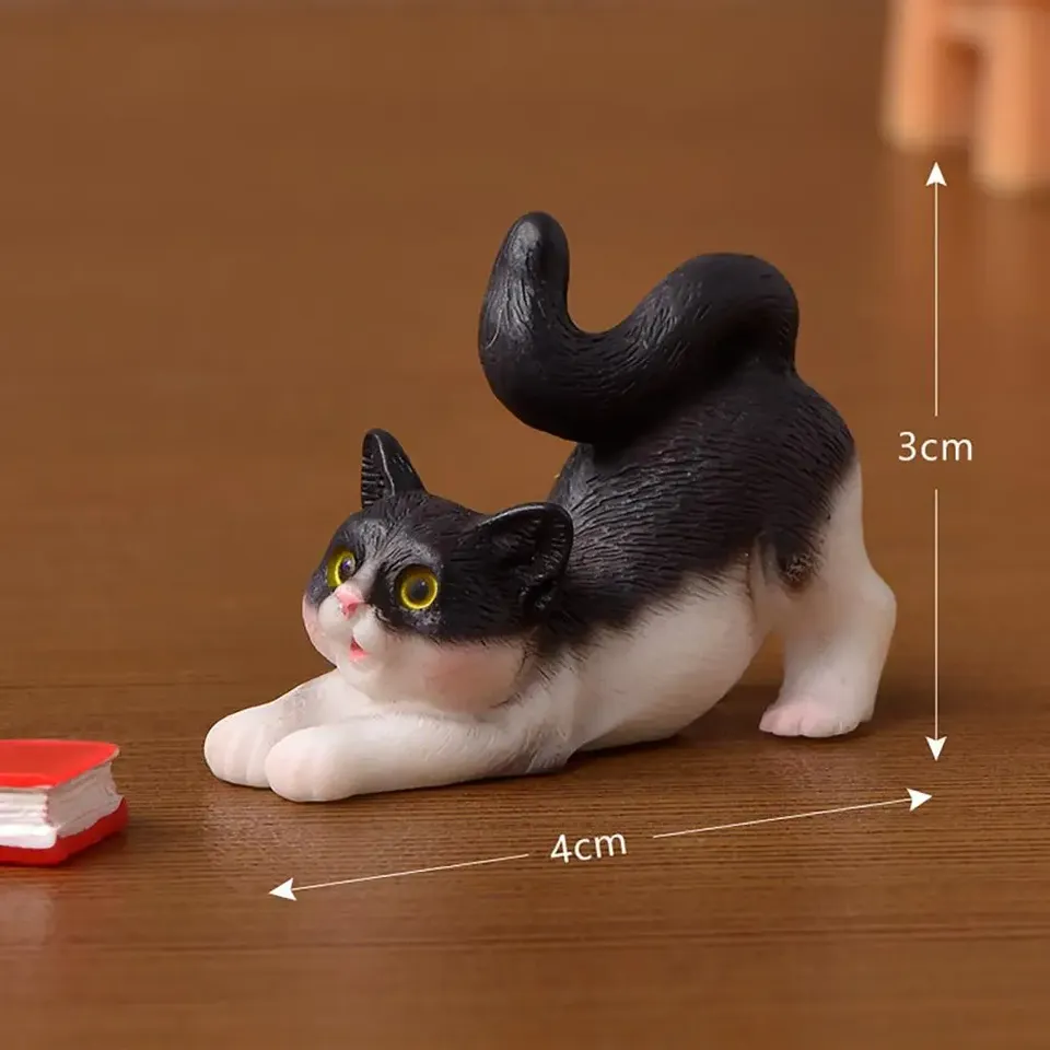 

Фигурки кошек из пластика
