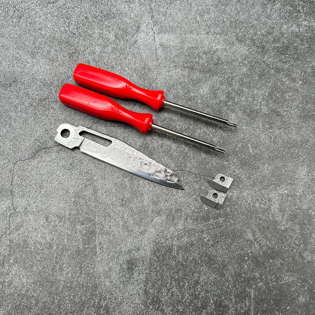 

Аксессуары для плоскогубцев Leatherman Signal из дамасской стали