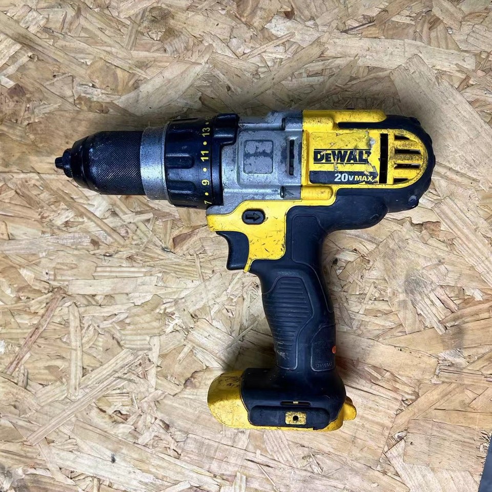

DEWALT DCD985 ударная дрель б/у