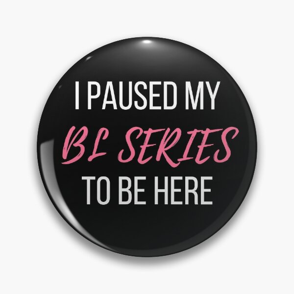 

Металлическая булавка "I Paused My Bl Series To Be Here Thai Dr"