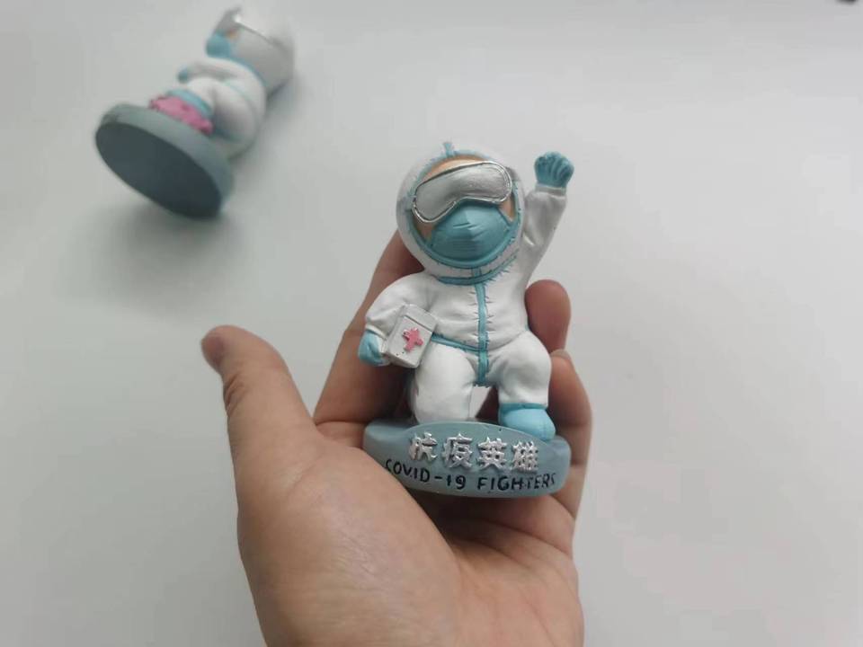 

Полимерная фигурка врача из канифоли