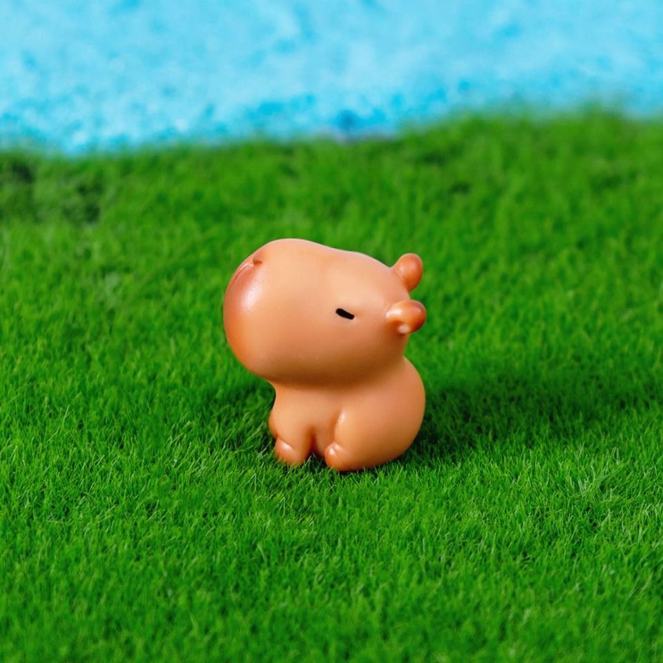 

Миниатюрные фигурки капибары из смолы