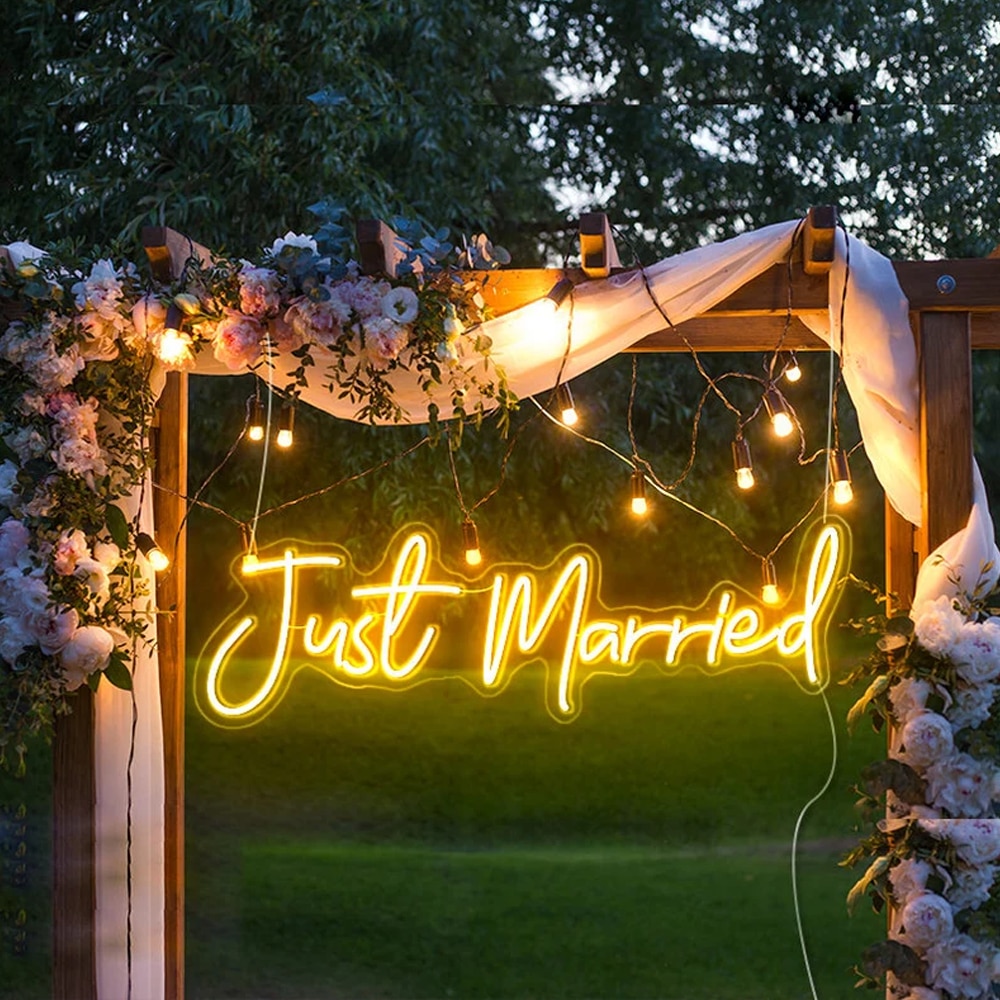 

Неоновые вывески ineonlife "Just Married"