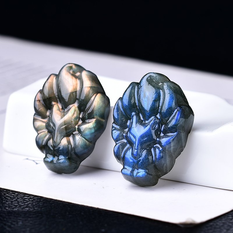 

Лабрадорит, резная девятихвостая лиса, ожерелье WORRY STONE