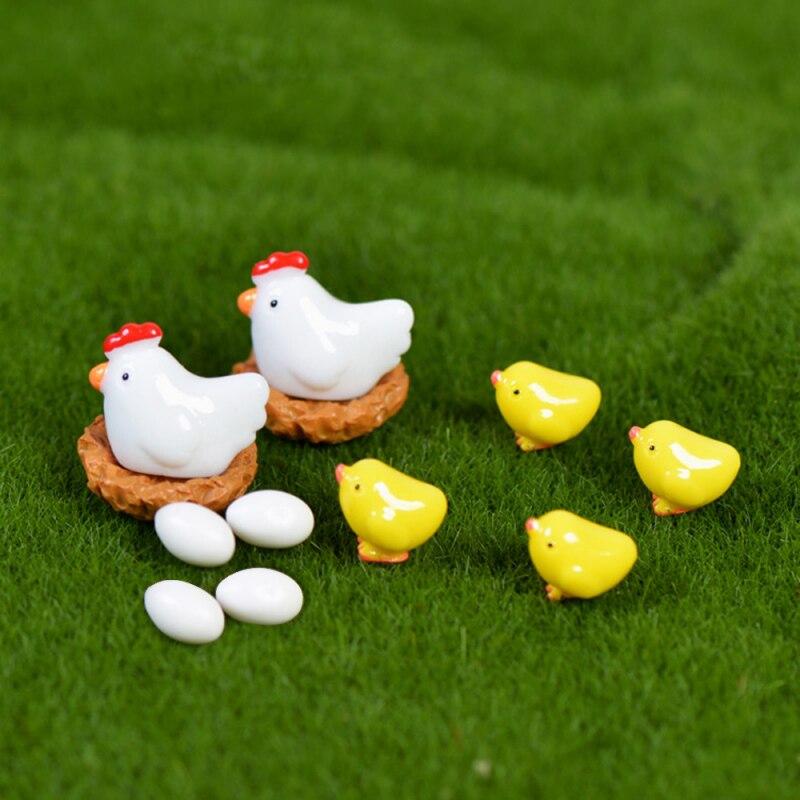 

Микс фигурки: 2 курицы, 2 гнезда, 4 цыпленка, 4 яйца