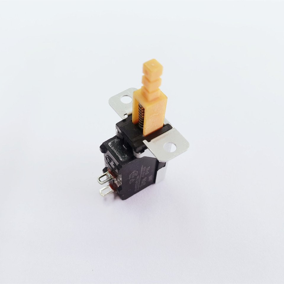 

Оригинальный Новый 10.5-контактный выключатель питания SDLB1P 4A/32A250V с кронштейном