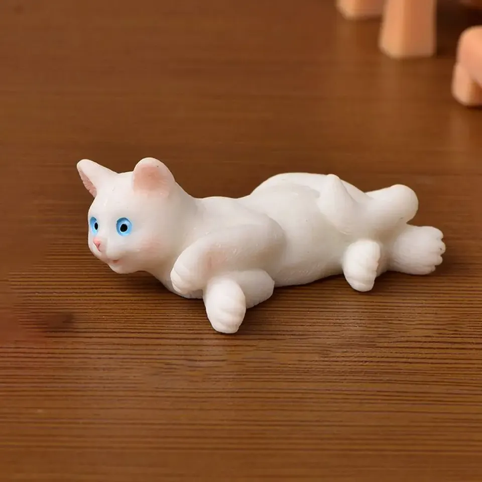

Миниатюрная статуэтка кошек из смолы