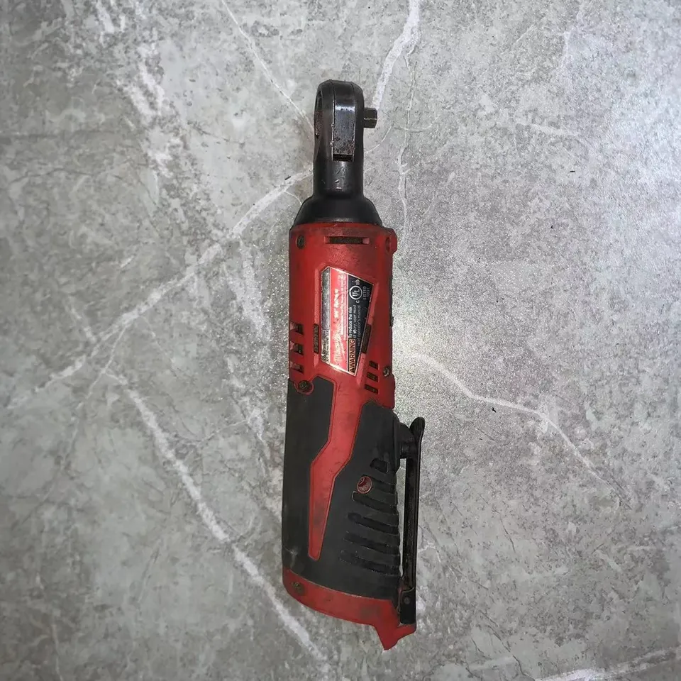 

Аккумуляторный ударный гайковерт Milwaukee 2456-20 M12 (только инструмент)