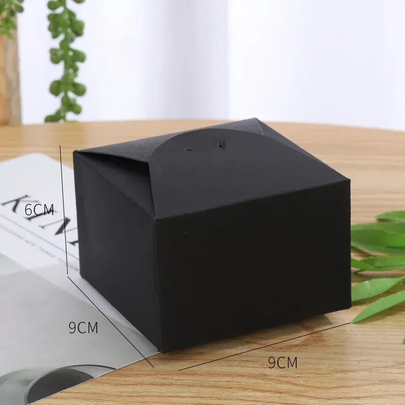 

Картонные подарочные коробки Kraft 9x9x6 см