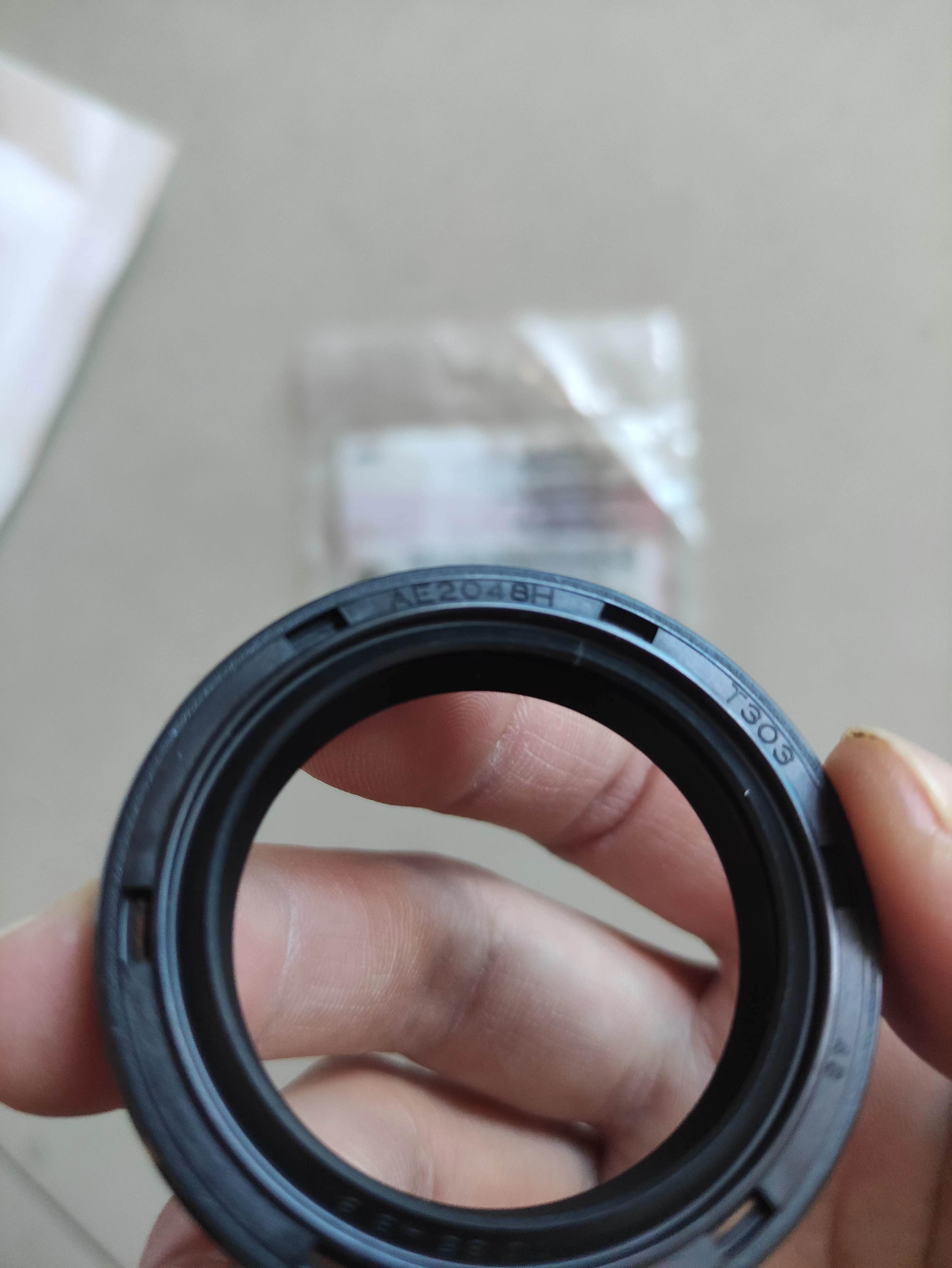 

805049 S УПЛОТНИК МАСЛЯНОГО КОЛЕНТА 21HP 23HP 386447 385447 ЧАСТИ ДВИГАТЕЛЯ БЕНЗИН AE2048H 35*48*8
