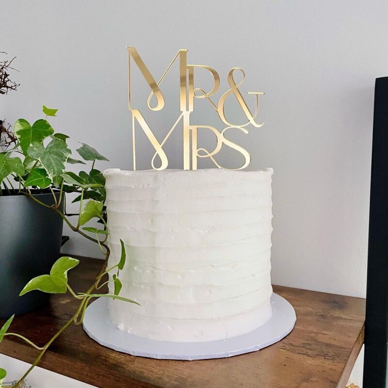 

Золотой акриловый топпер для торта INS Mr & Mrs