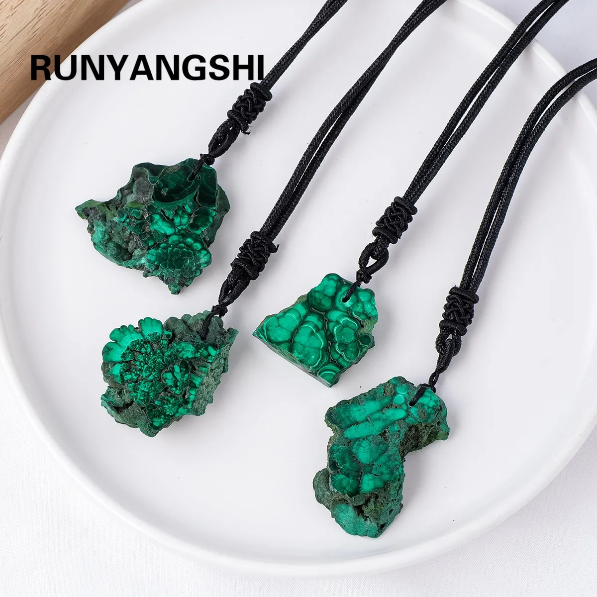 

Необработанный зеленый малахит кулон Runyangshi