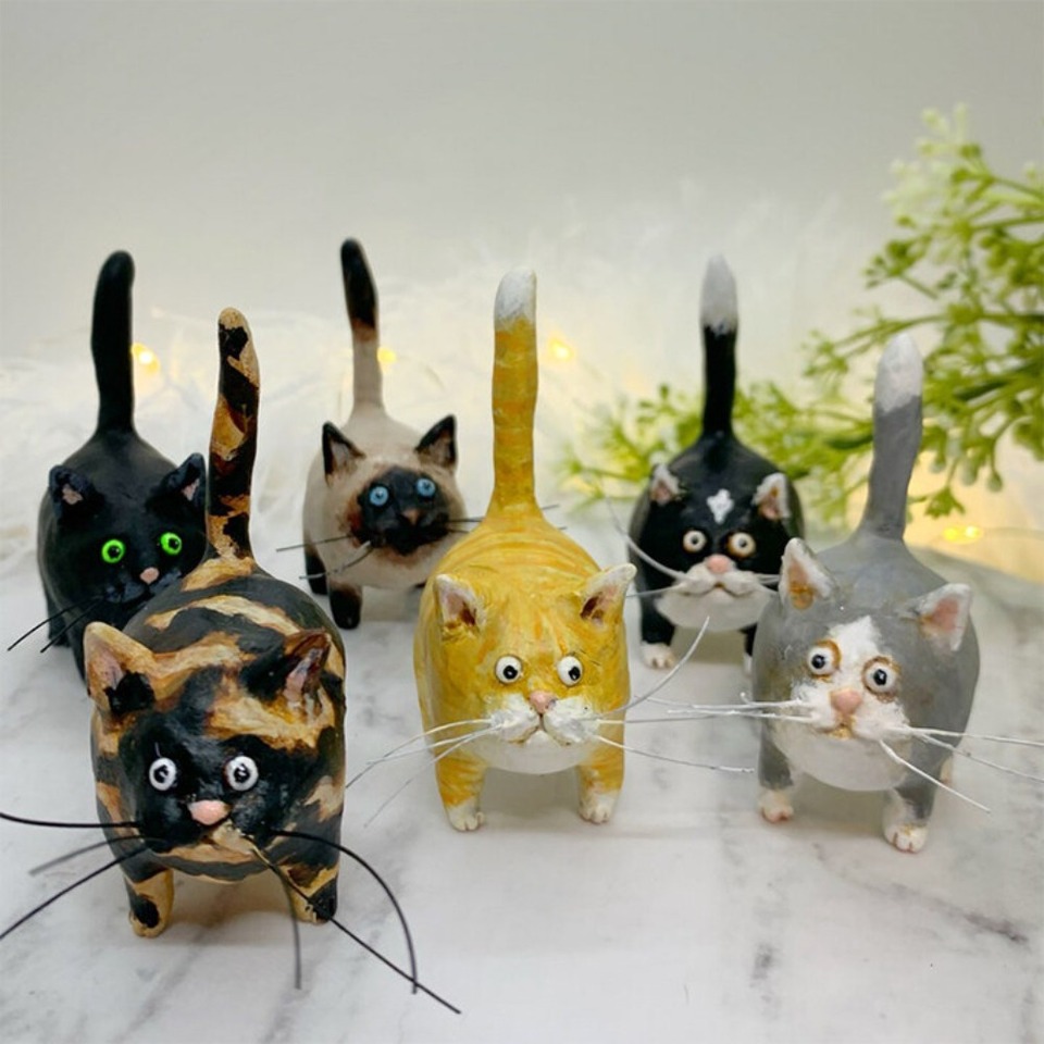 

Фигурки котенка из канифоли
