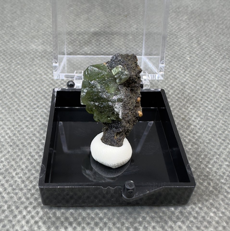 

Людлалит, кристалл, QIANCHUAN