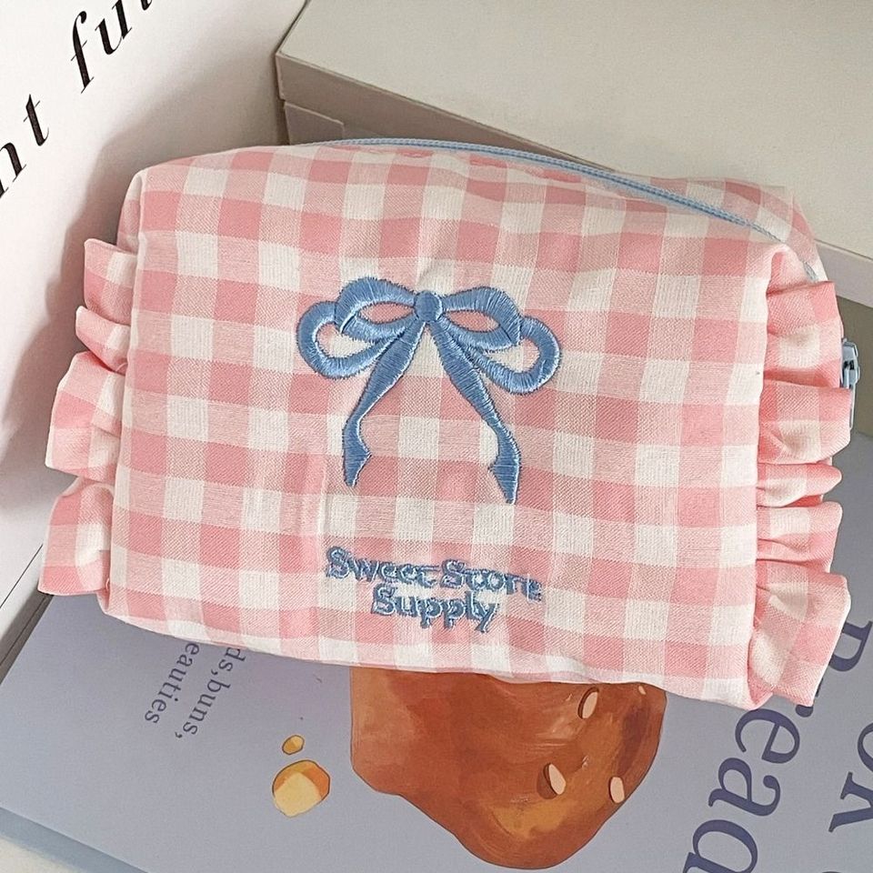 

Хлопковая косметичка с вышивкой