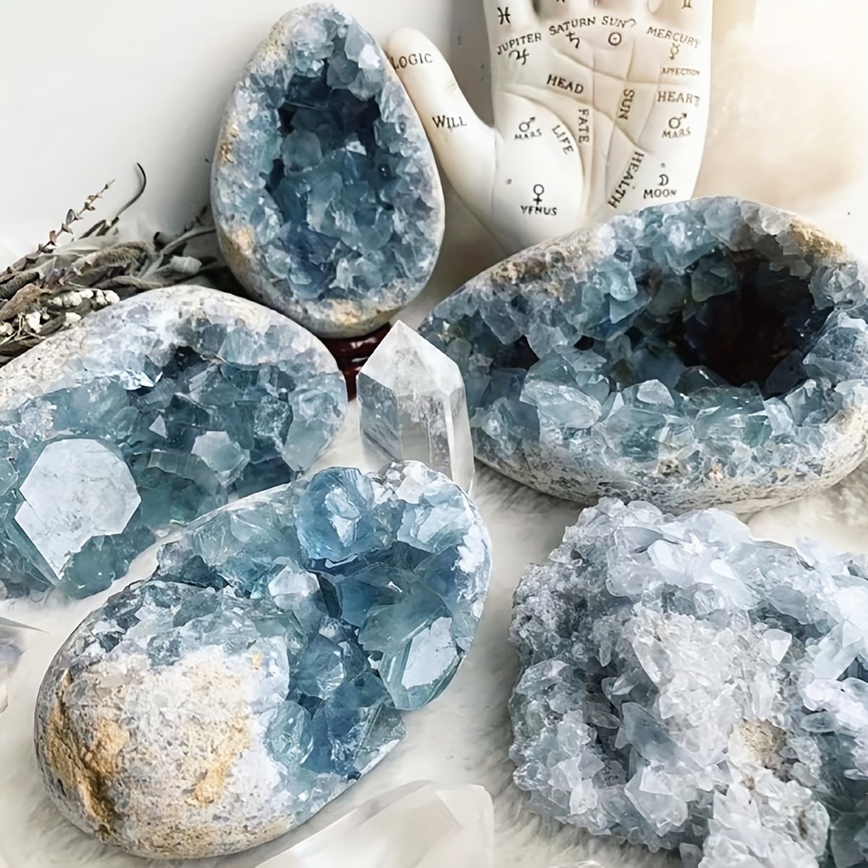 

Натуральное кристаллическое яйцо Celestite