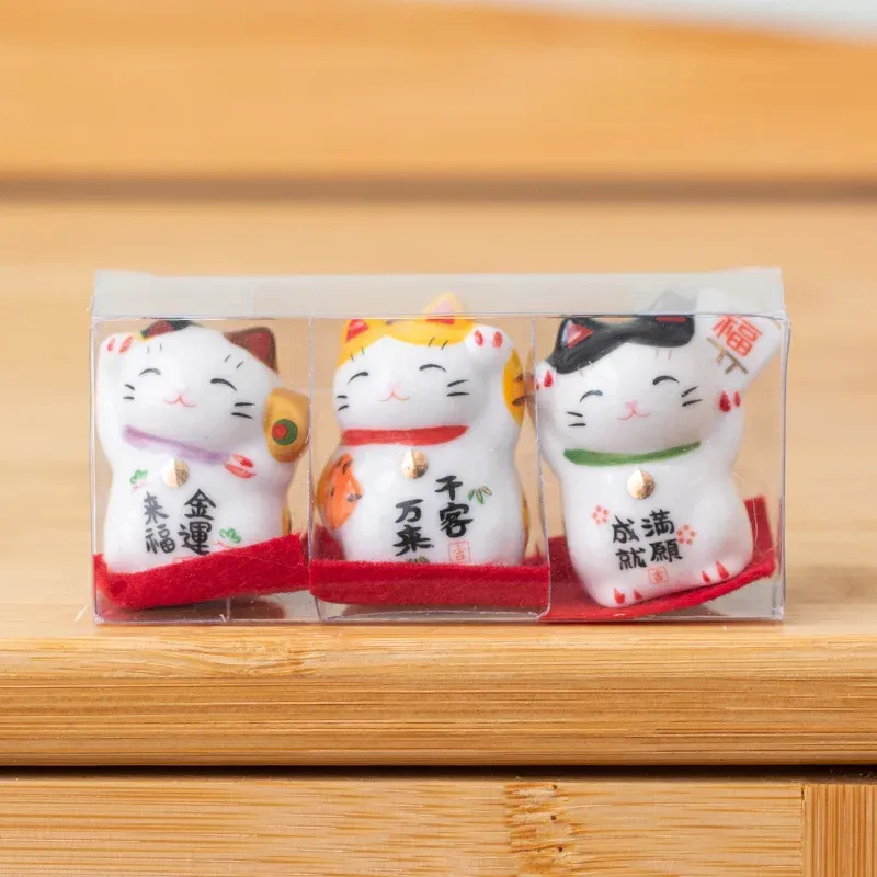 

Керамическая статуэтка Lucky Cat